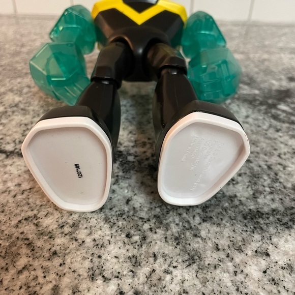 Ben 10 Diamondhead 10" Action Figure - Picture 6 of 8